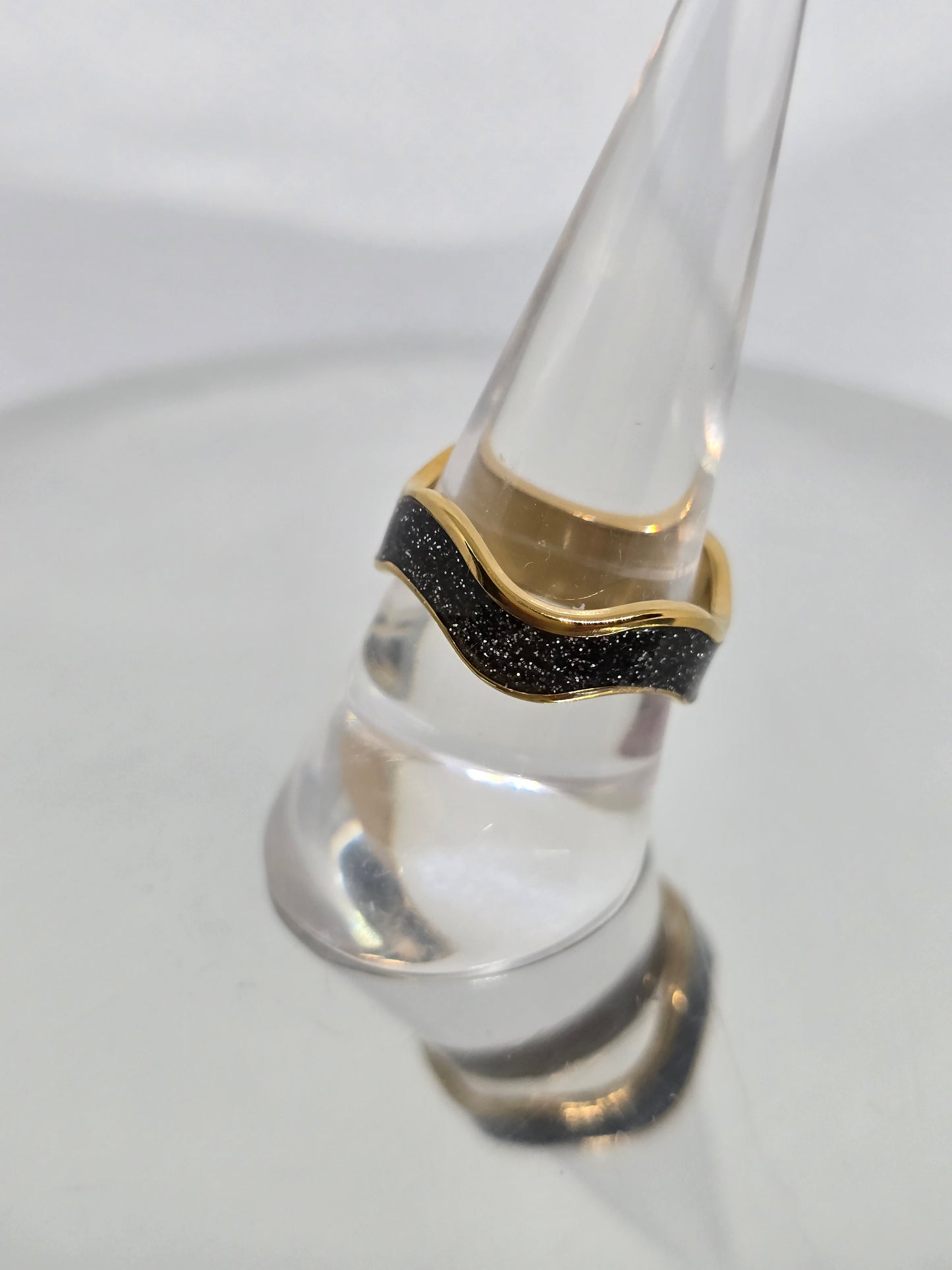 Black glittery gold waves ring - By Bianci