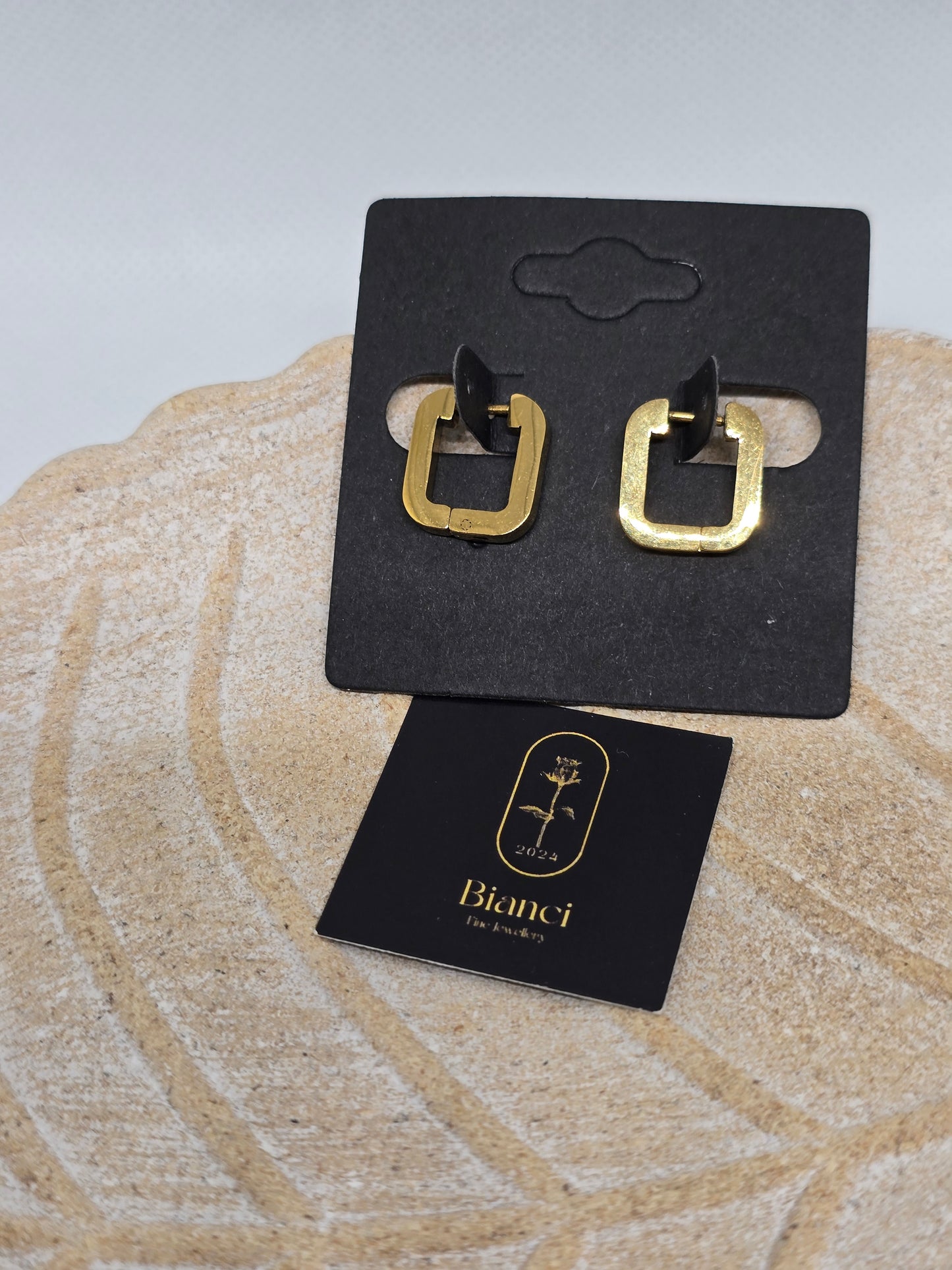 Gold square earrings - By Bianci