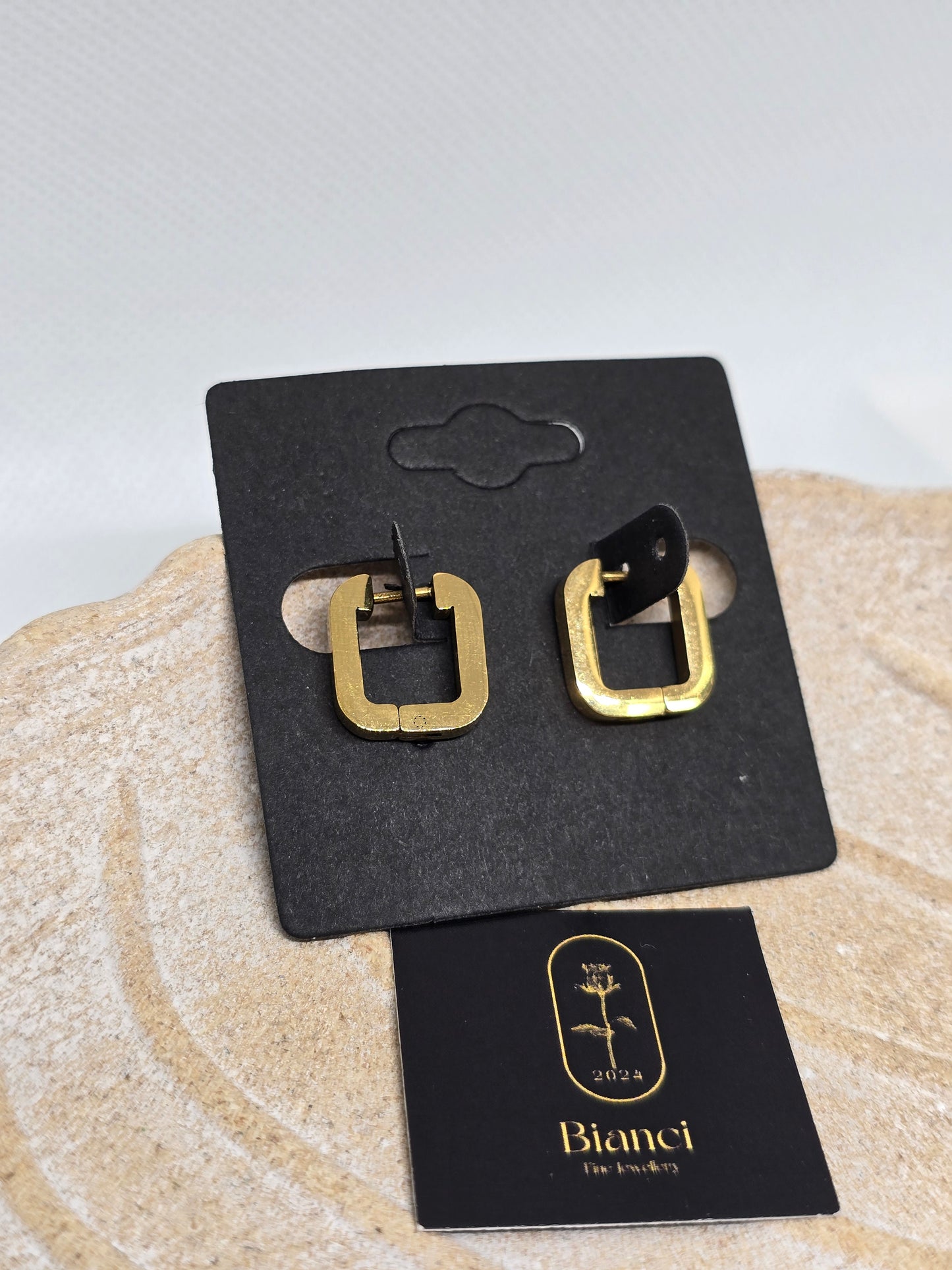 Gold square earrings - By Bianci