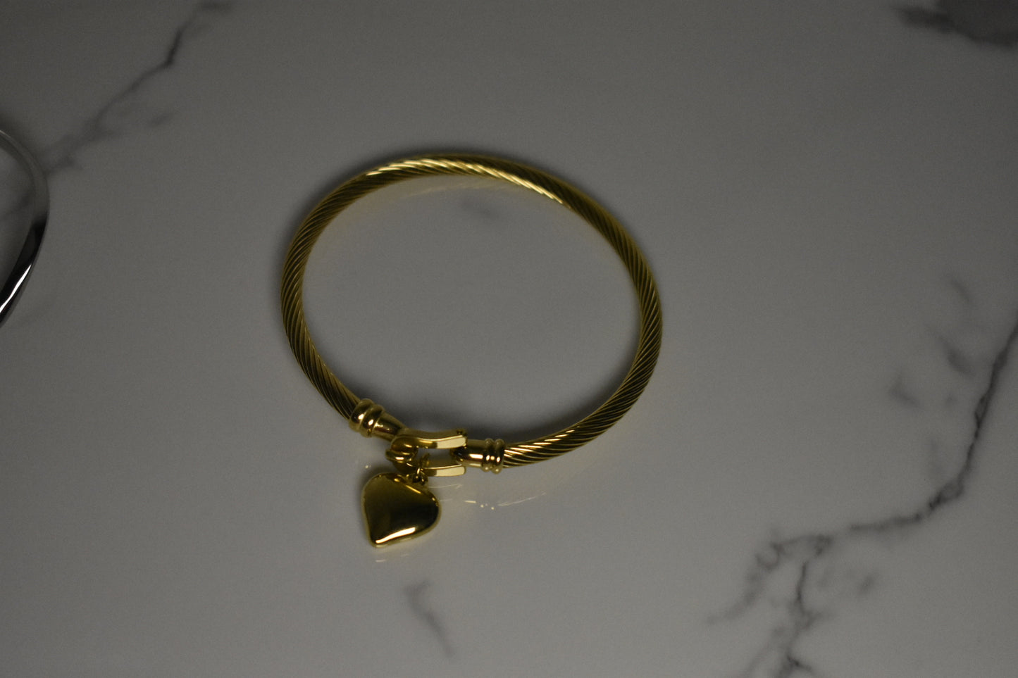 Golden heart bracelet- By Bianci