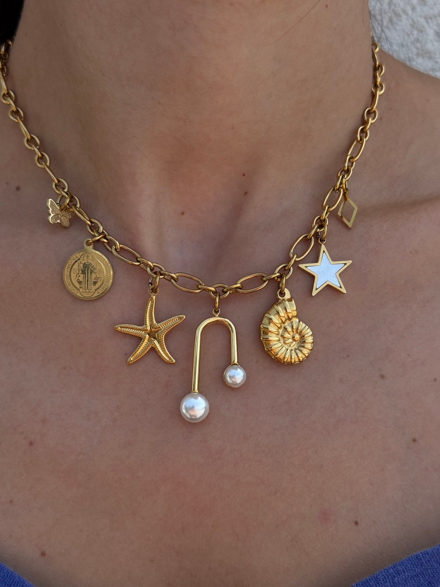 Dropping pearls charm - By Bianci