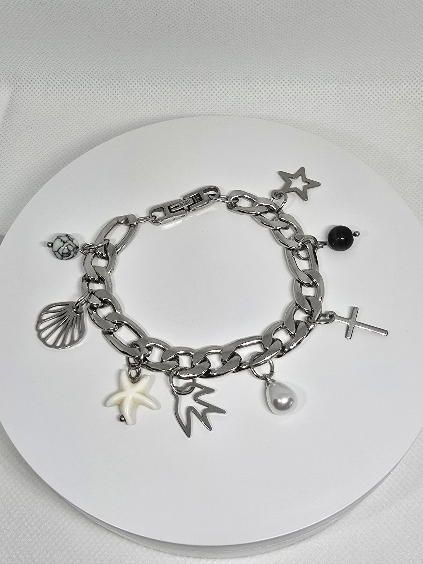 Charm silver bracelet with black and white details - By Bianci
