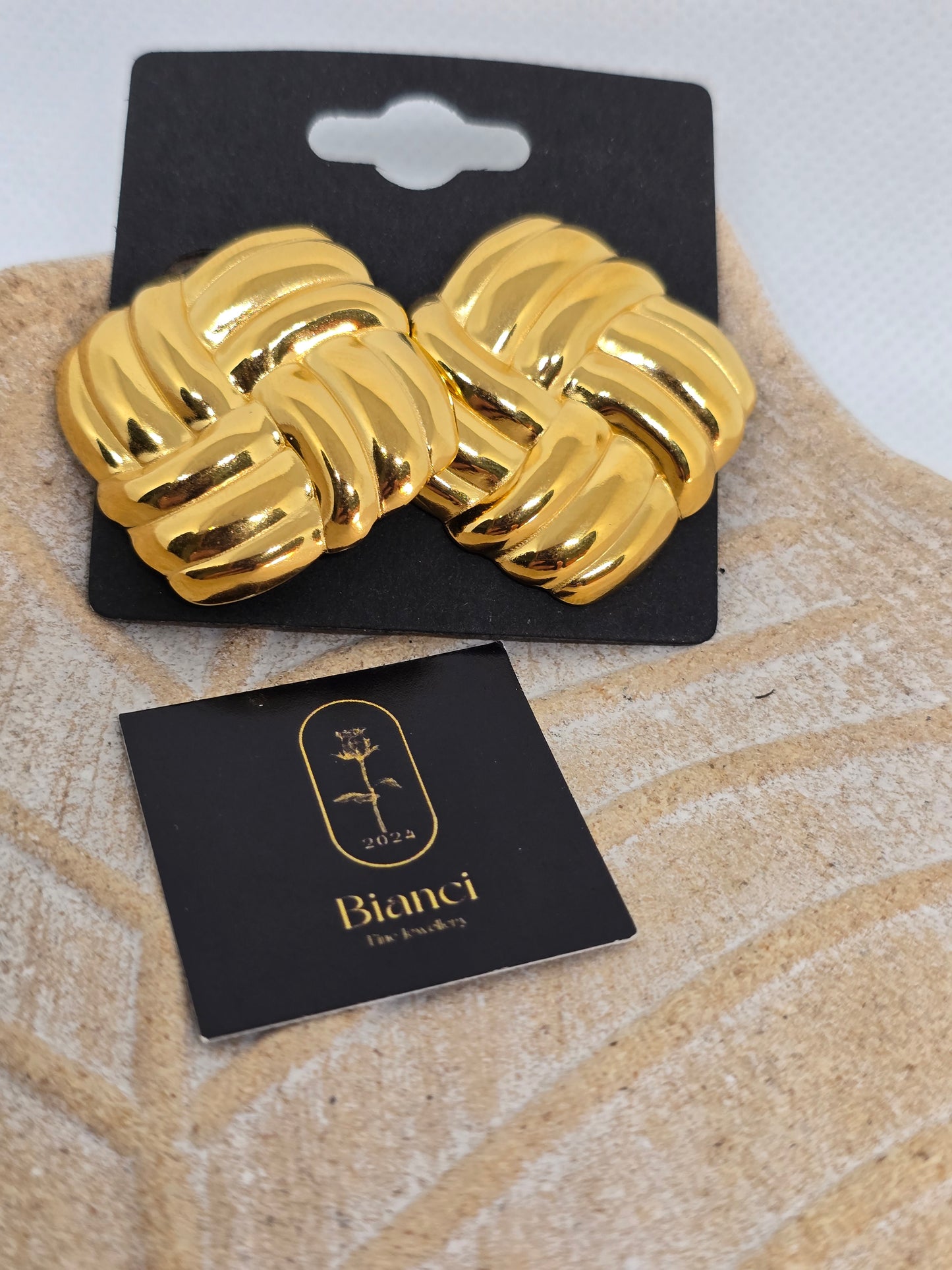 Square golden earrings- By Bianci