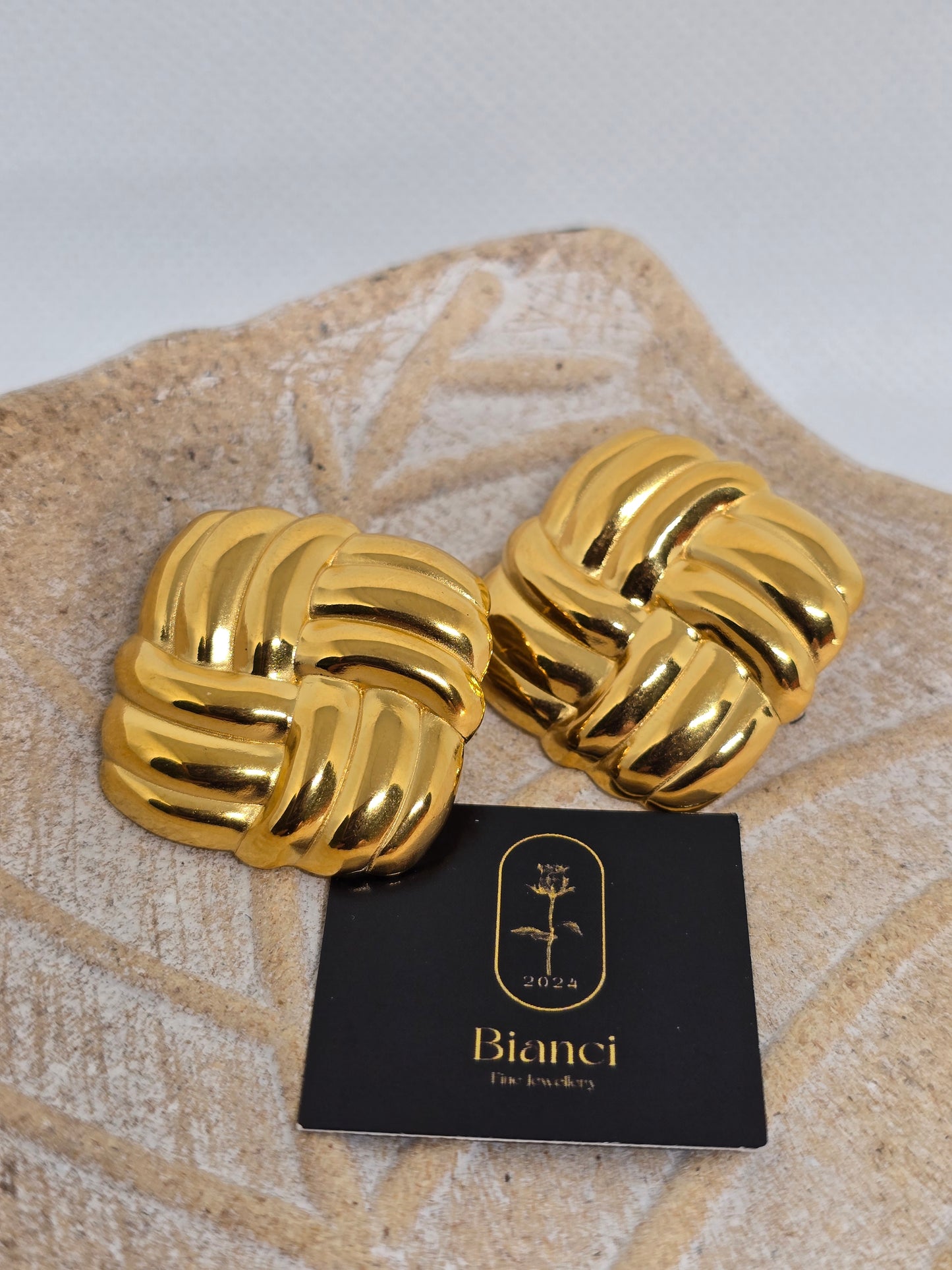Square golden earrings- By Bianci