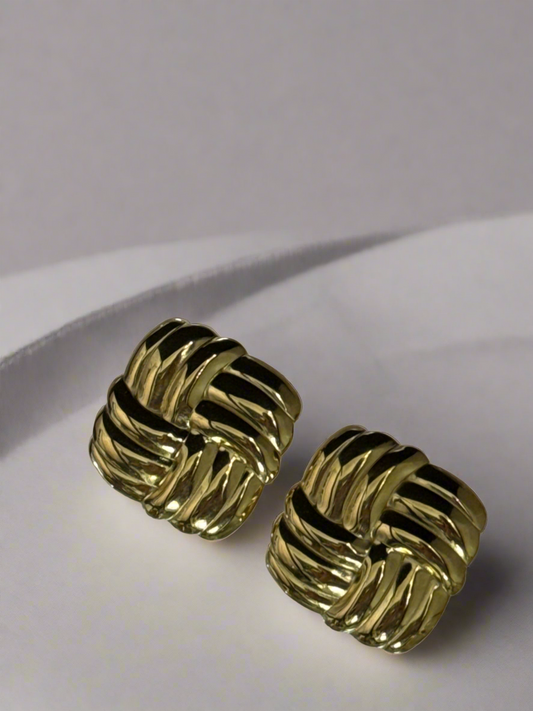 Square golden earrings- By Bianci