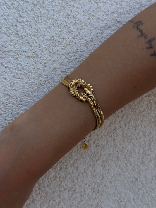 Gold knot bracelet- By Bianci