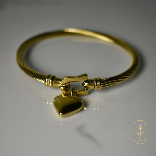 Golden heart bracelet- By Bianci