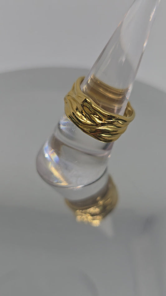 Gold waves ring - By Bianci