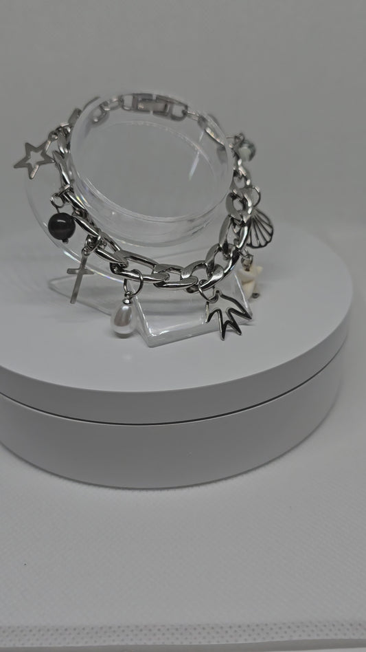 Charm silver bracelet with black and white details - By Bianci