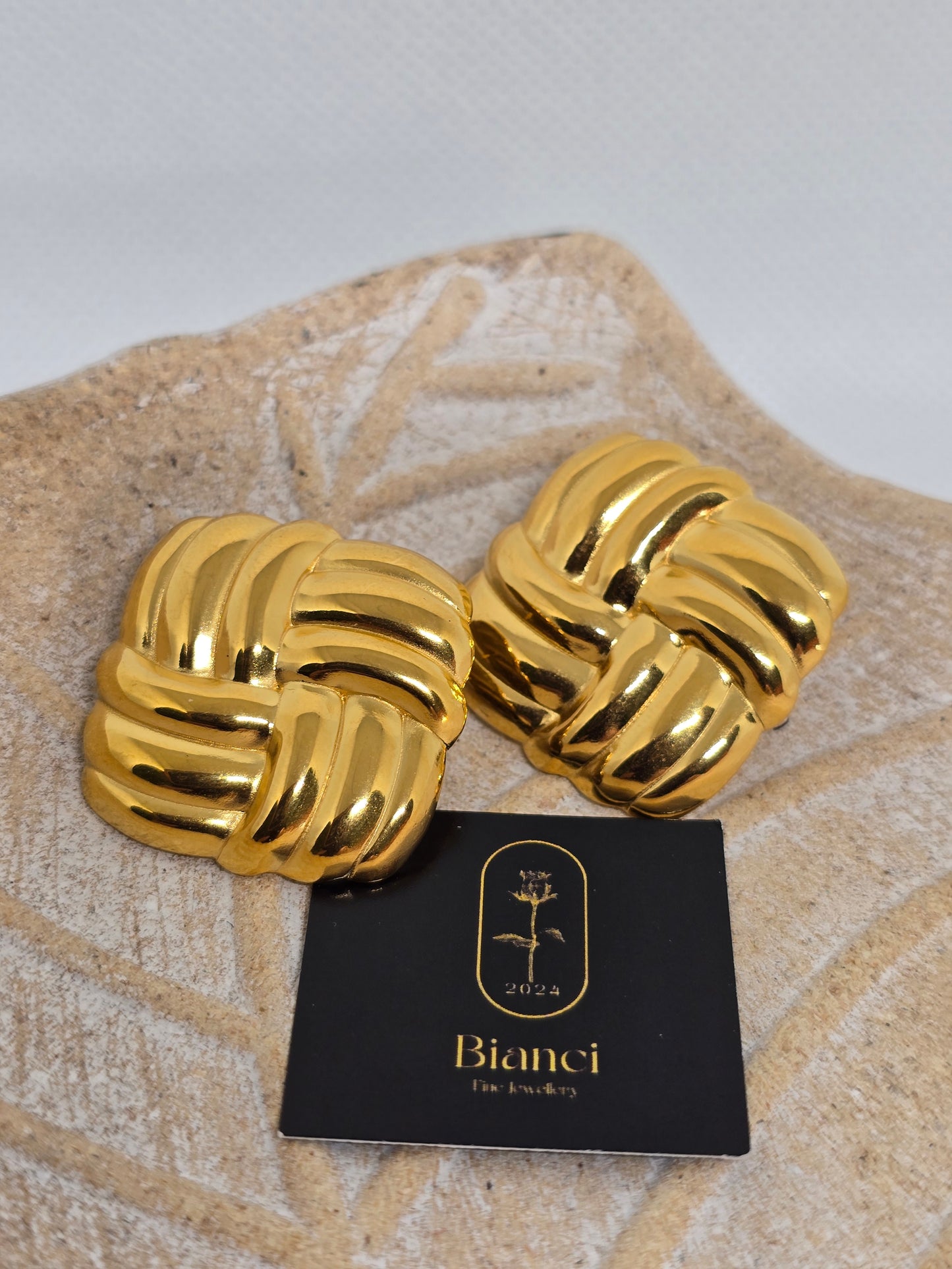 Square golden earrings- By Bianci
