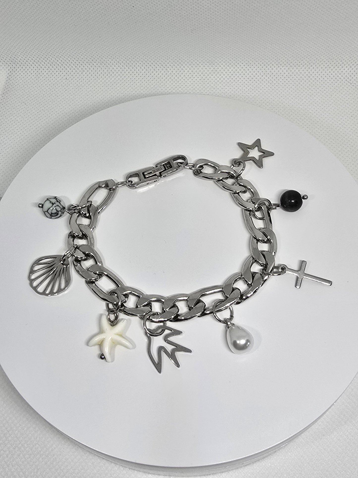 Charm silver bracelet with black and white details - By Bianci